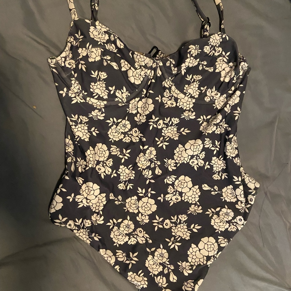 Acacia one piece small marlow